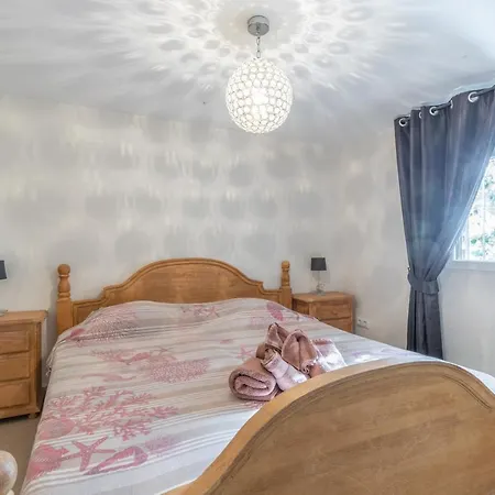 Villa W Pool Seaview In Cometa